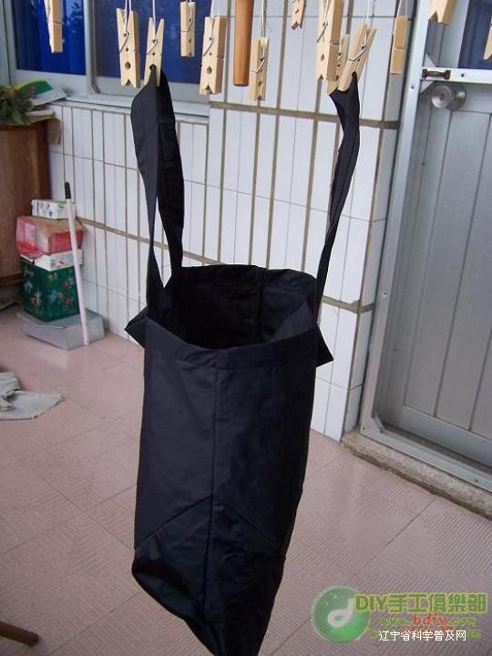 3:黑色伞布购物袋 旧雨伞新用途,节能环保,看看哦