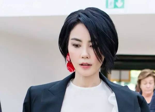 王菲剪掉长发回到了颜值巅峰期