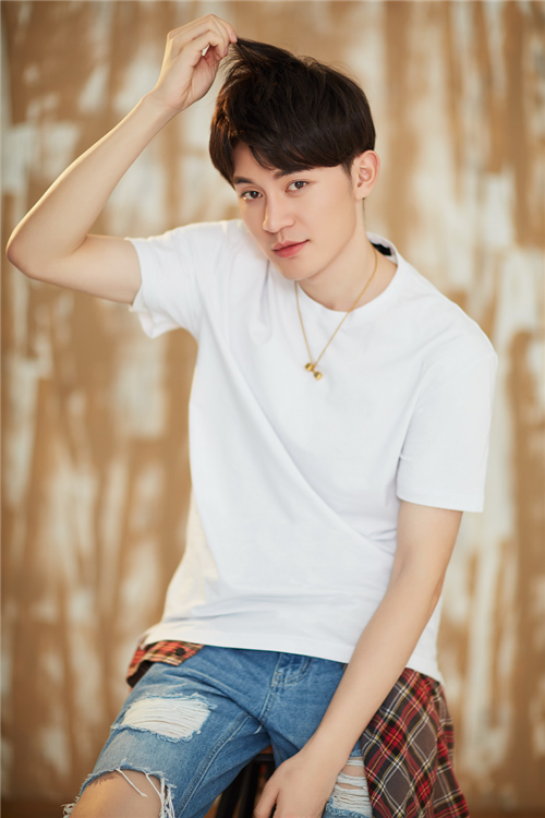 95后演员挑战创业故事,张瑞新片《站在风口上》演厨师