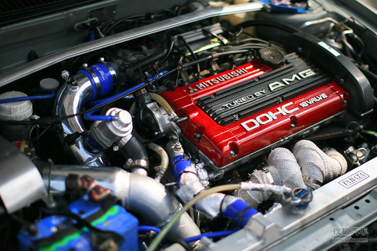 因为我们并没有看到改装之后的扭矩和功率曲线,400马力搭配1300千克的