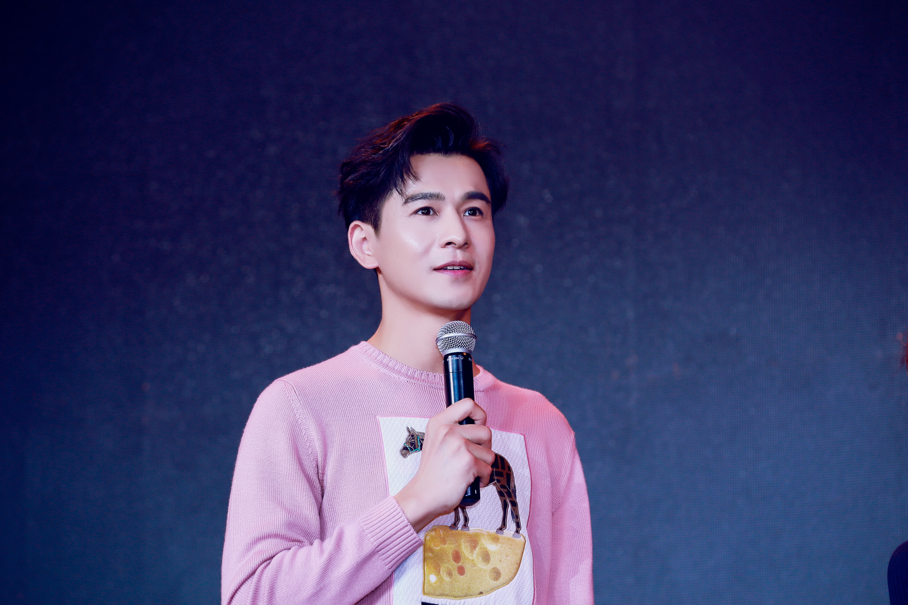 乔振宇举办生日会 粉丝唱《月亮代表我的心》爱意满满