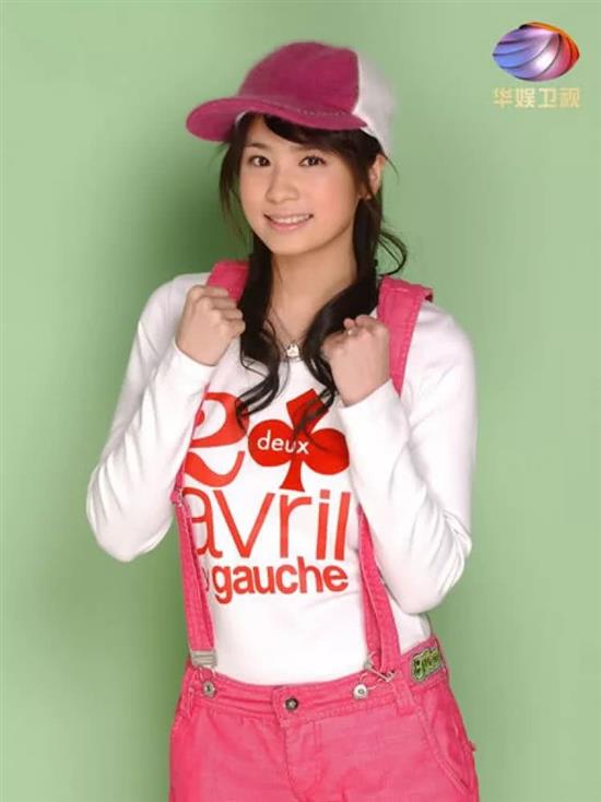 妹纸叫张芯瑜,是台湾通告艺人~不过这部剧最火的应该是主题曲《樱花草