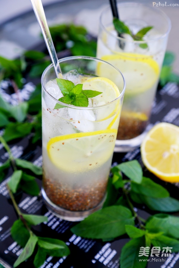 奇亚籽柠檬饮的做法